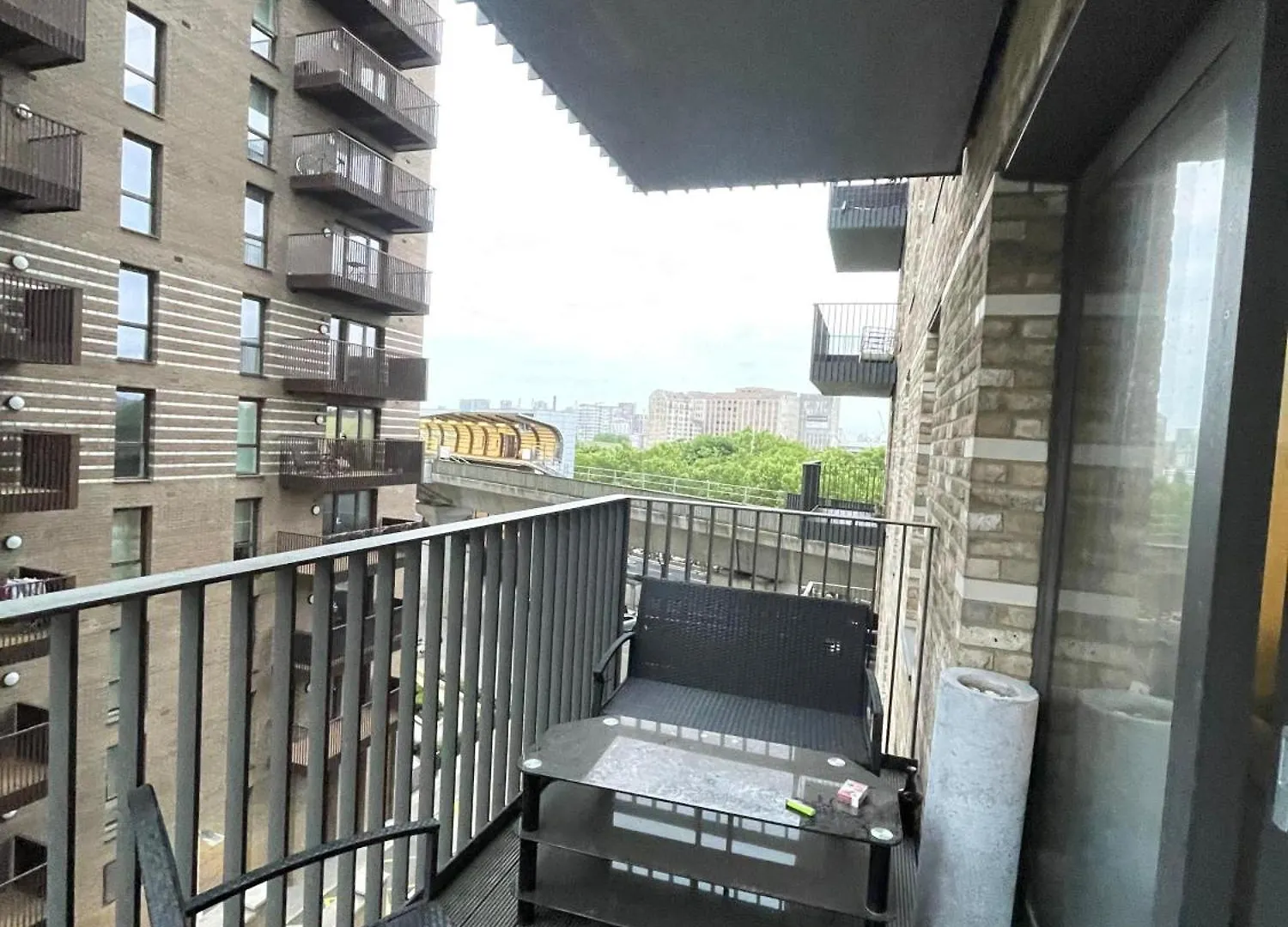 Room In Royal Docks London
