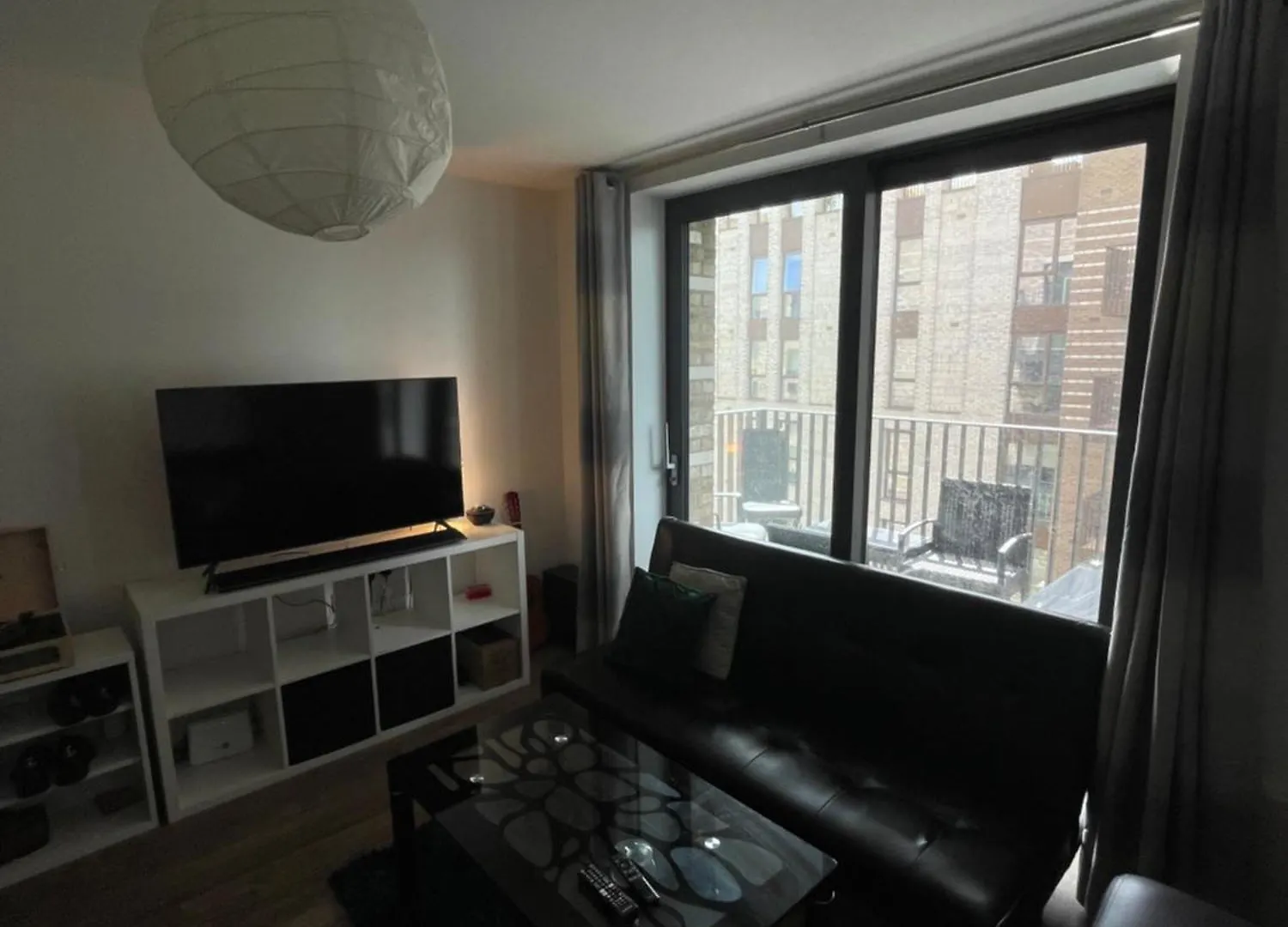 Room In Royal Docks London 0*,
