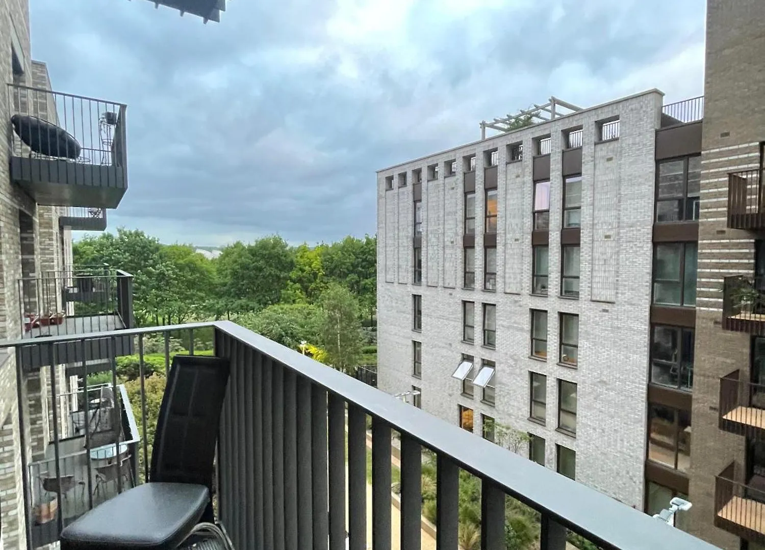 Room In Royal Docks London